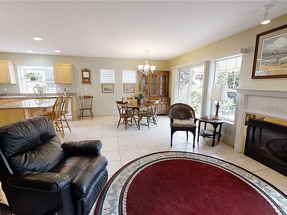 5th image of 522 Roycroft Dr NW