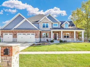 1608 Briarwood Ln, Mahomet, IL 61853