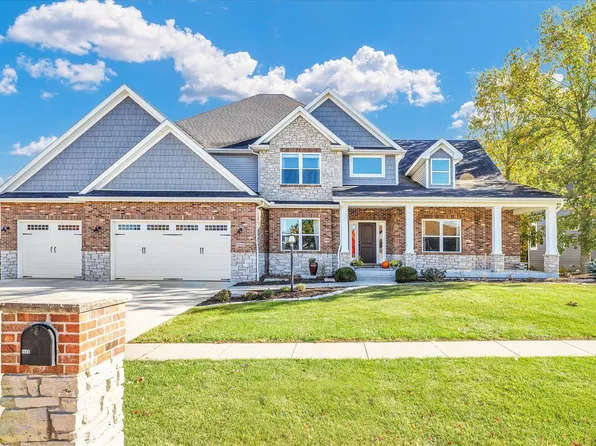 1608 Briarwood Ln, Mahomet, IL 61853