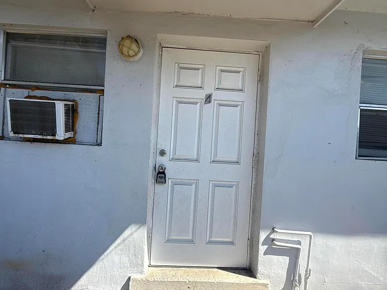 720 SW 7th St #4 — Photo 4