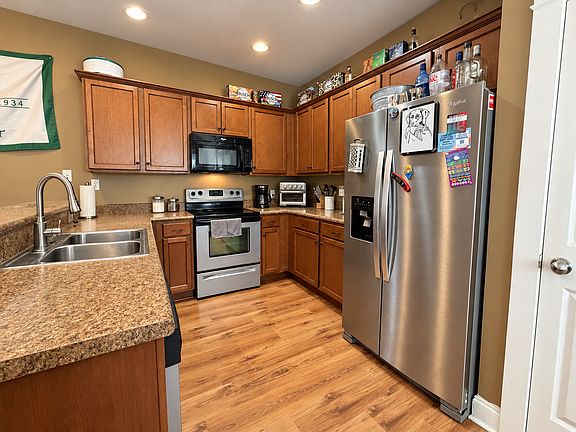 3rd image of 148 Ruth St #A