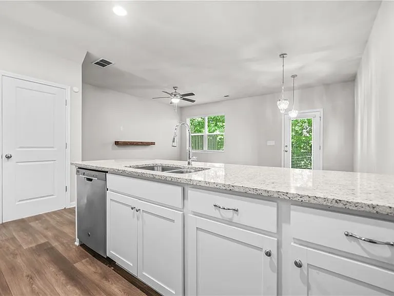3181 Meadowstone Ln SW — Photo 10