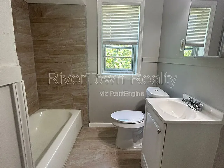 1070 E Walthal Cir — Photo 8