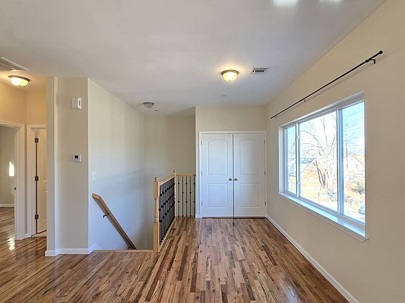 5th image of 1028 Van Duzer St #2