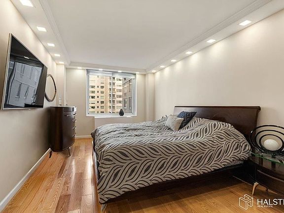 5th image of 220 E 65th St APT 9H