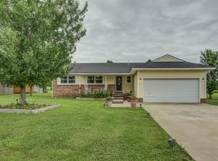 17077 E Clover Cir, Tahlequah, OK 74464