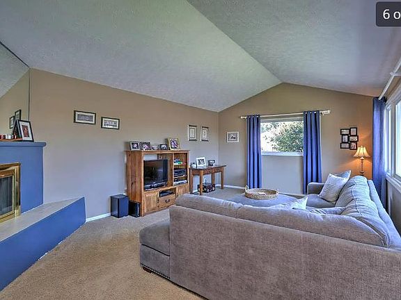 4th image of 1015 W Banbury Dr