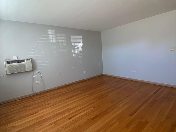 3rd image of 4255 N Neva Ave #Gw
