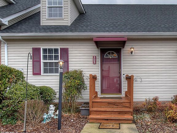 3rd image of 305 Hallbrook Dr #19