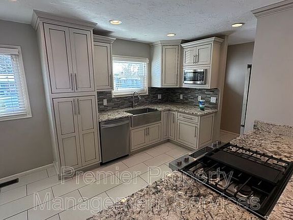 4th image of 2849 Parkhill Dr