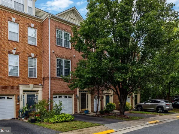 13063 Park Crescent Cir, Herndon, VA 20171