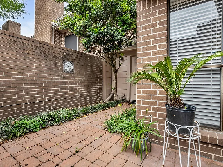 13740 Hollowgreen Dr #605 — Photo 36
