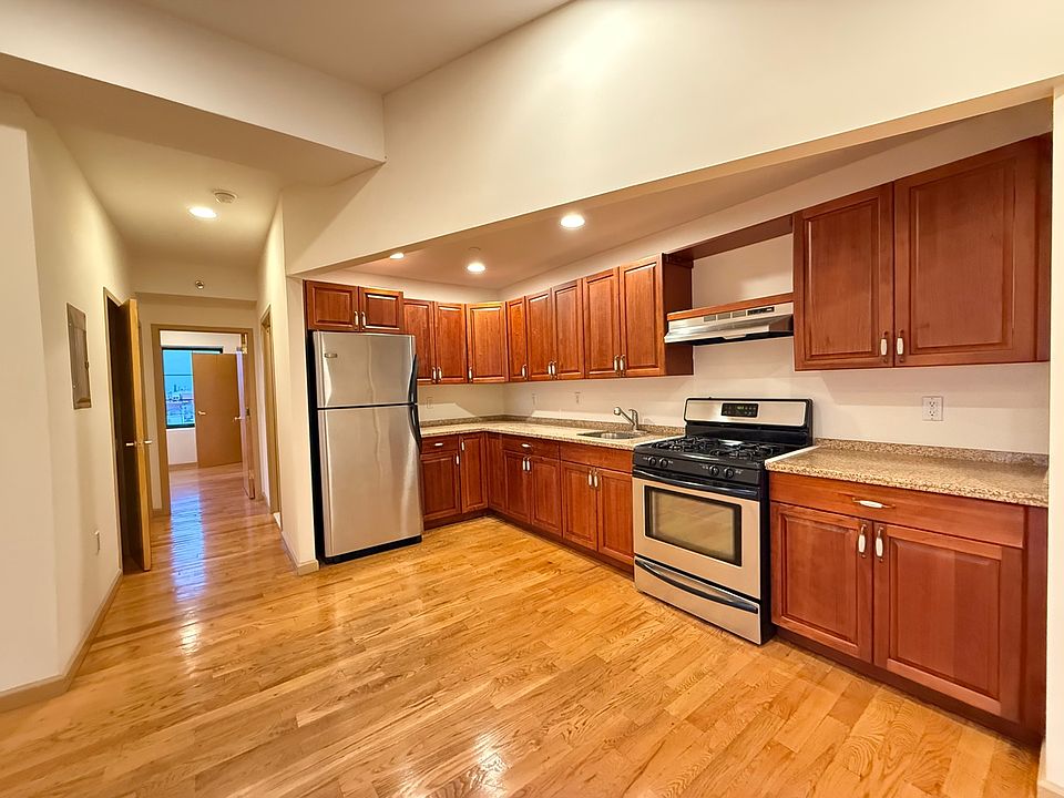 1st image of 5828 44th Ave APT 8E