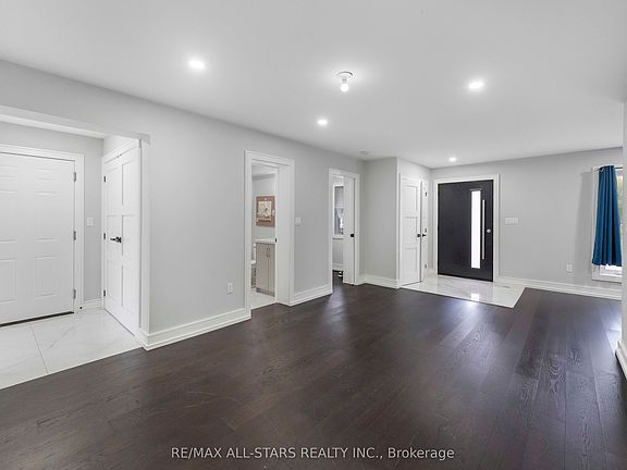 3rd image of 826 Krosno Blvd