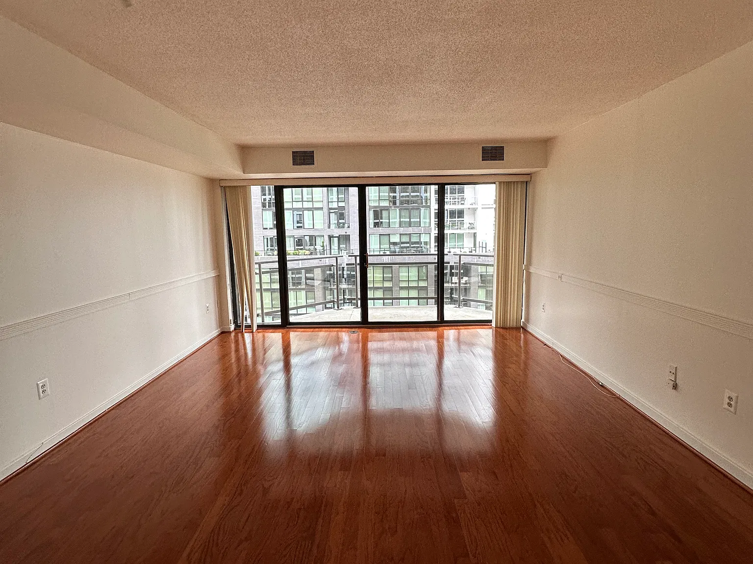 1 bed, 765 sqft, $2,250 — Photo 3