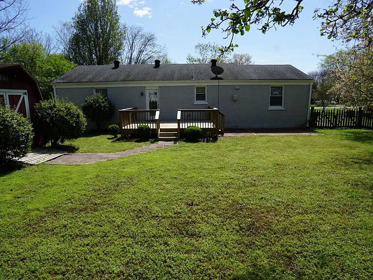 315 James Ave — Photo 3