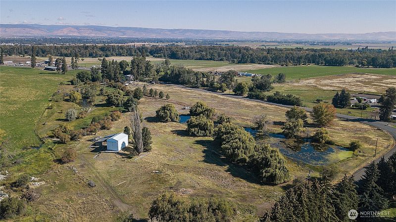 2nd image of 2601 Riverbottom Road