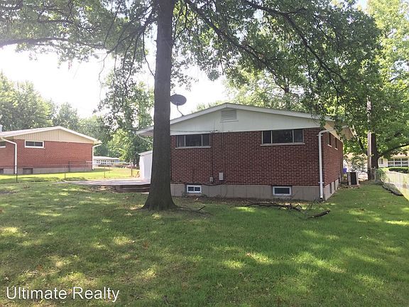 3rd image of 925 Barat Ln