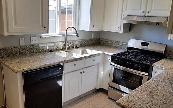 4th image of 560 E Ash St