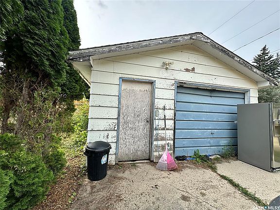 4th image of 118 5th AVENUE W