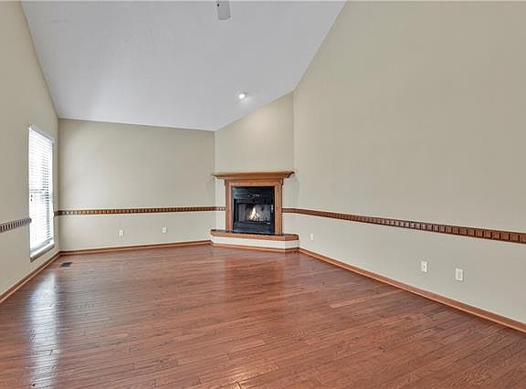 2nd image of 617 E 120th St