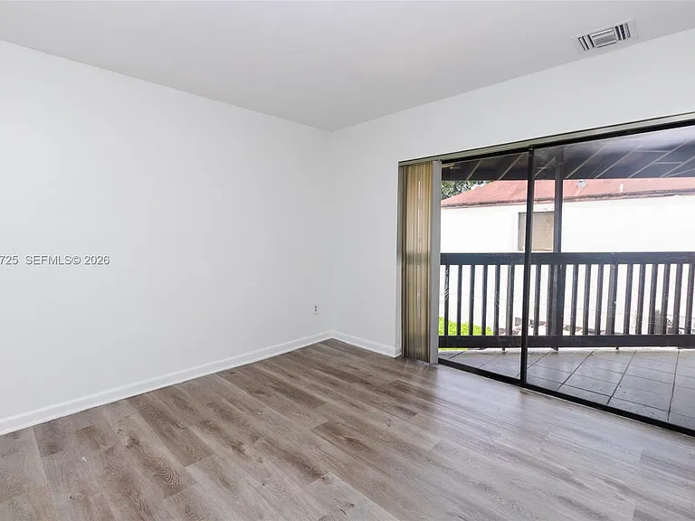 10085 NW 6th Ter — Photo 11