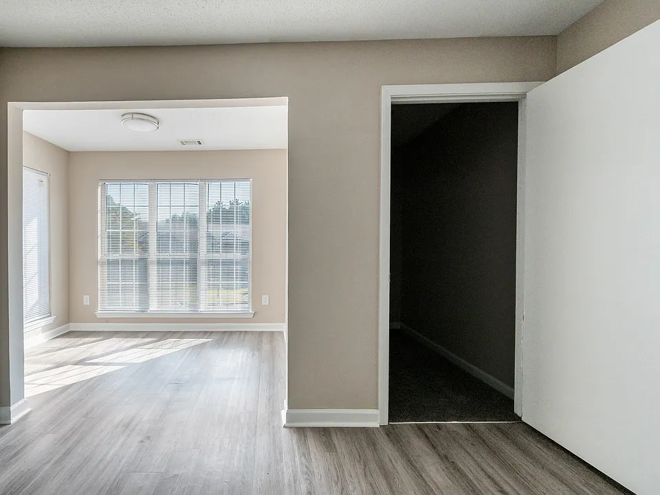 Building Photo 4