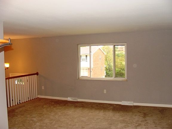 4th image of 246 S Ashbrook Cir