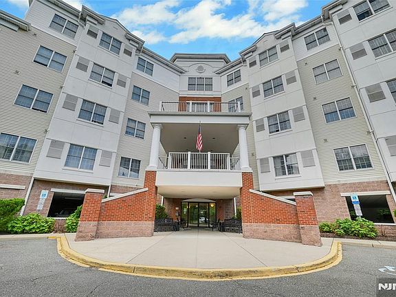 2nd image of 189 Forest Ave #219
