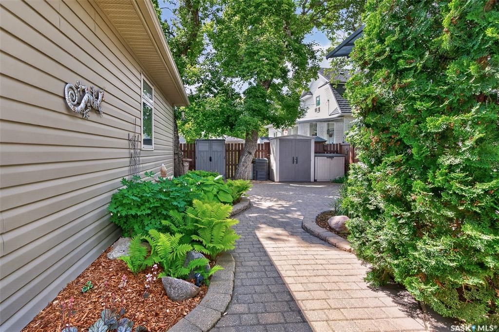 155 Hochelaga STREET E, Moose Jaw, SK - View 3