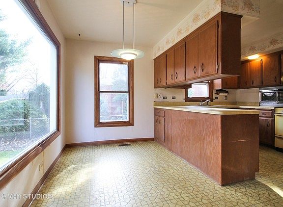 4th image of 7107 N Ionia Ave