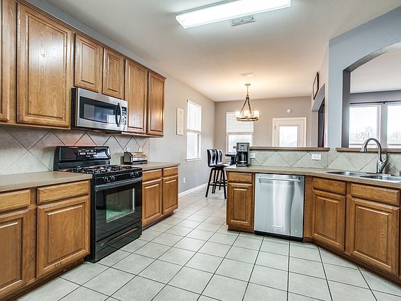 4th image of 8337 Island Cir
