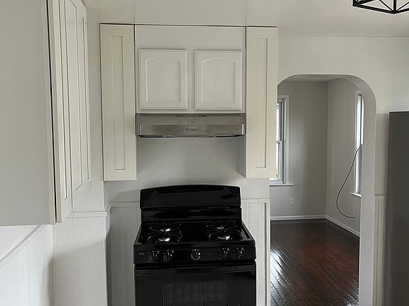 4th image of 19301 Muskoka Ave