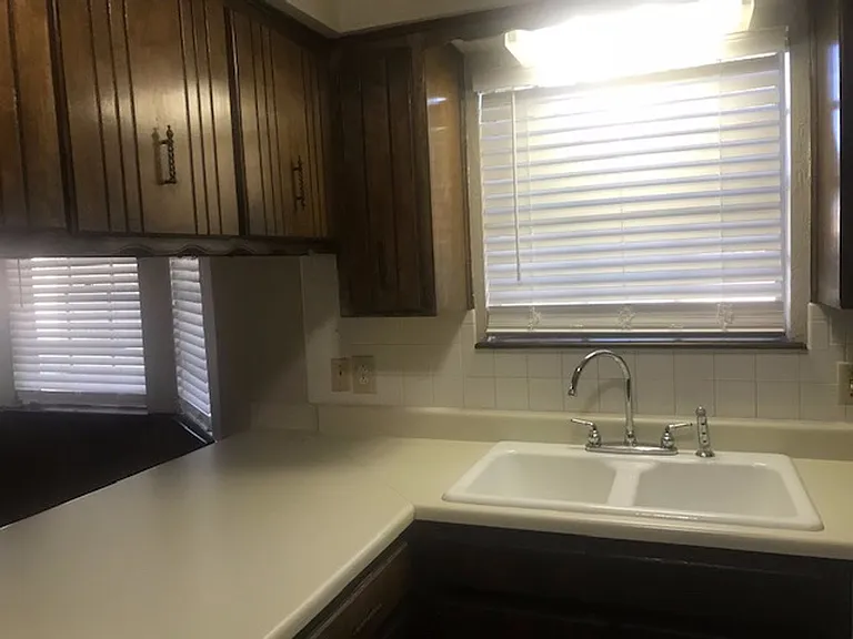 2705 John Dr — Photo 6