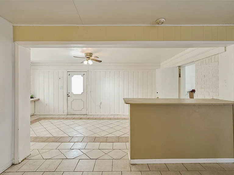 203 Paul Knox St — Photo 18