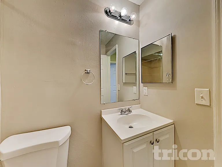 2025 Helm Ln — Photo 22