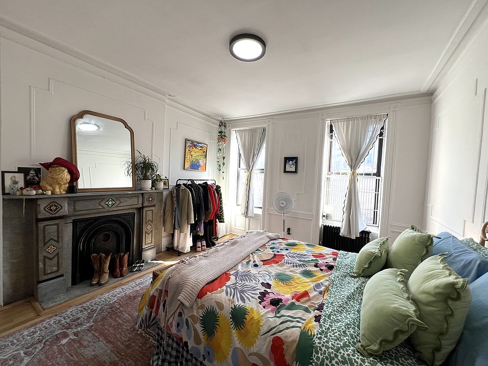 1st image of 17 Stuyvesant St APT 17
