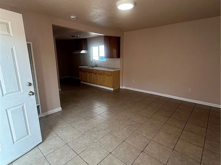 4243 Burns Ave — Photo 6