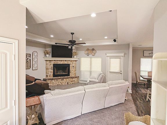 5th image of 15994 Maple Ln