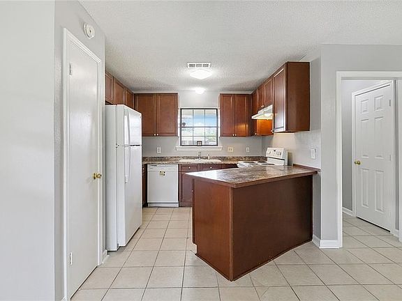 5th image of 739 Lynn Dr