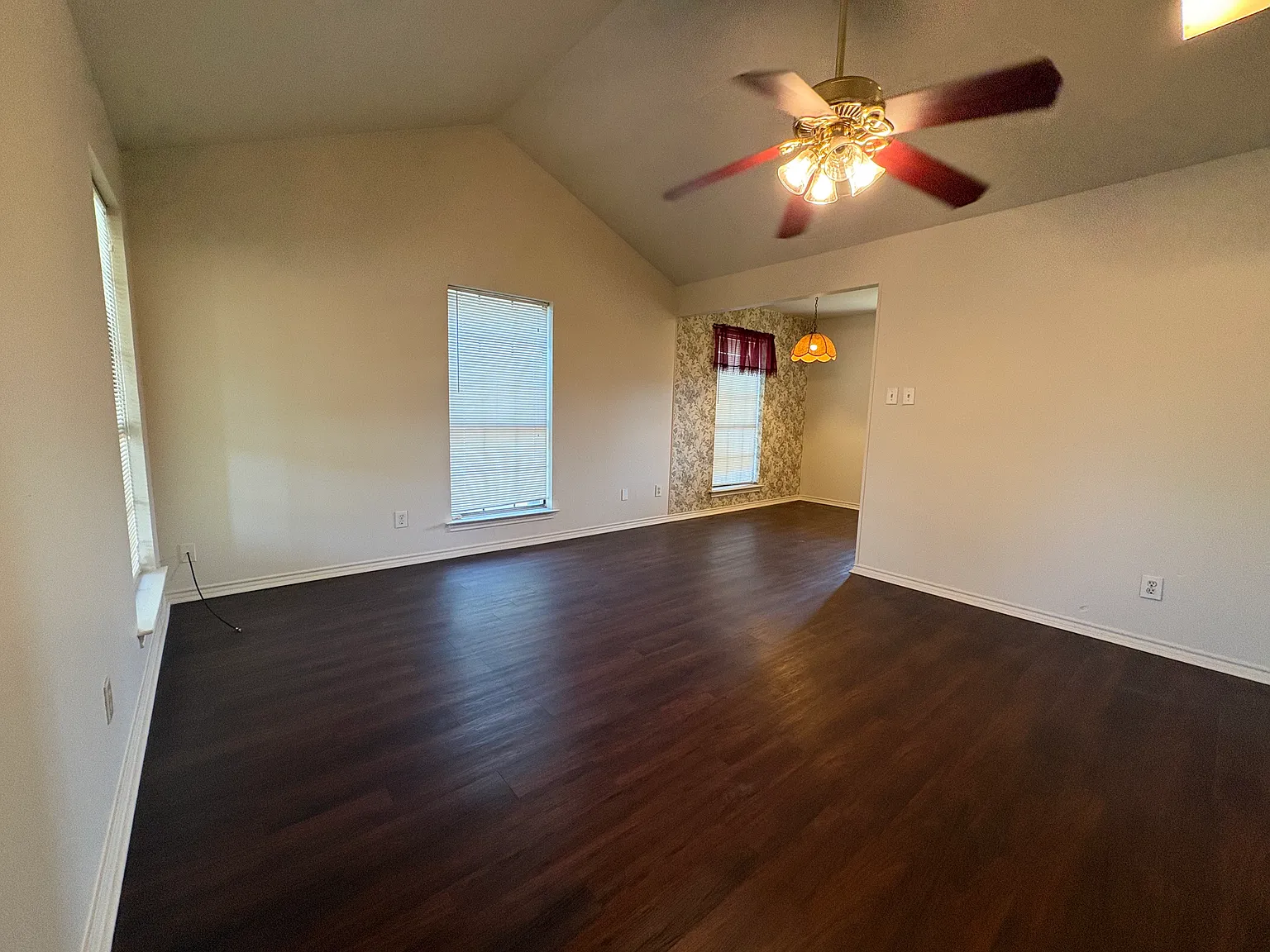 2 bed, 878 sqft, $1,395 — Photo 4