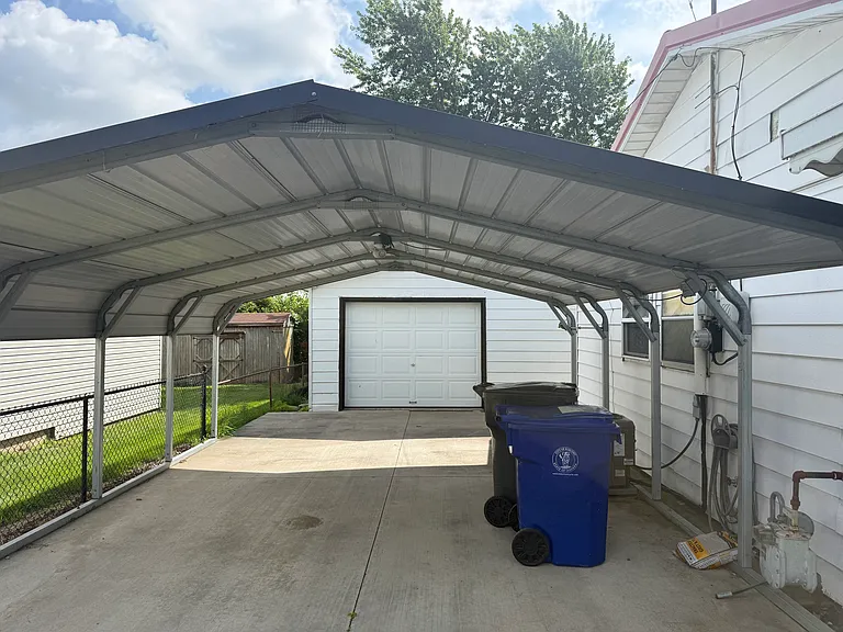 2820 N Delphos St — Photo 2