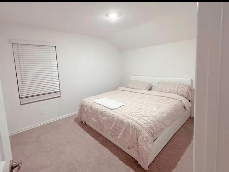 514 Clover Creek Dr — Photo 13