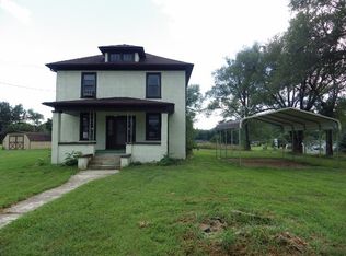 303 4th St, Grottoes, VA 24441