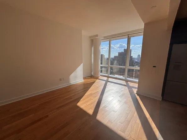 885 6th Avenue image 1 of 12