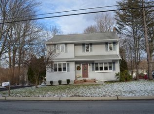 102 Kakeout Rd, Butler, NJ 07405