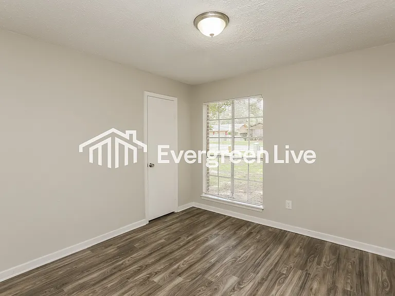 658 Tifton Dr — Photo 12