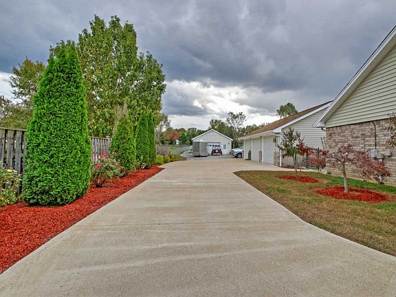 4th image of 4103 Elizabeth Dr