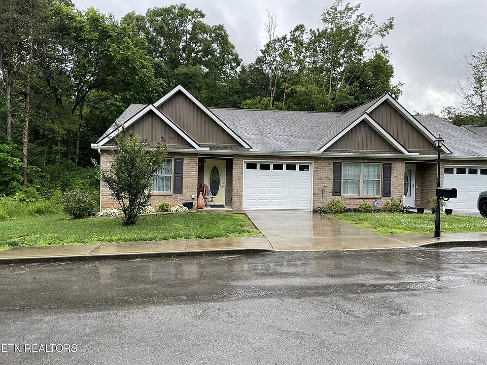 1st image of 152 Oak Place Cir