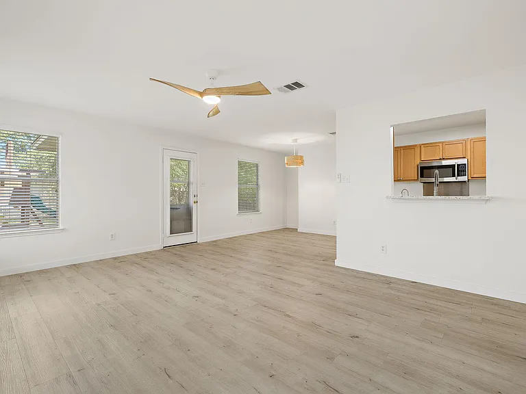 218 Altamont St — Photo 9